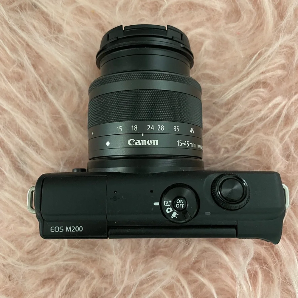Canon EOS M200